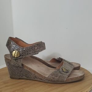 Taos Footwear Festival Snakeskin Taupe Leather Wedge Sandals Women's Size EU 39